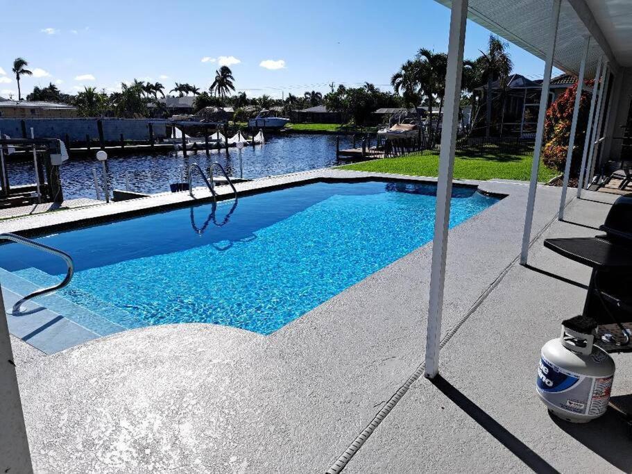 The Playful Pelican Villa Cape Coral Exterior photo